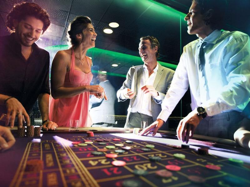 What to Play First Time at a Casino? Expert Advice and Unusual Choices